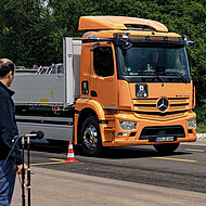 Liebherr, Daimler Truck und Kässbohrer testen auf früherem Truppenübungsplatz