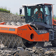 Brechen und verdichten in einem Arbeitsgang