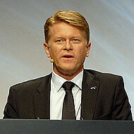 Operatives Ergebnis der Gruppe bricht ein – Umsatz von Truck & Bus 2013 konstant