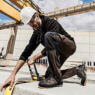 Neue Sicherheitsschuhlinie speziell für Montagehallen und Industrieböden