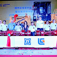 Mit einem Prototyp feiern ZF und LiuGong das 15. Jubiläum ihrer Partnerschaft