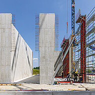 Schalen, bewehren und betonieren im regelmäßigen Tagestakt