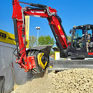 Premiere für das gesamte Anbaugeräteprogramm der Kompakt-Reihe