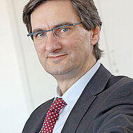 Solides Neugeschäft im Jahr 2013 – Vertriebsumstrukturierung abgeschlossen