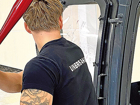 Hammerglass: Mit unzerbrechlichen Scheiben der Fahrersicherheit mehr Priorität einräumen