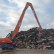 57 t schwere Umschlag­maschine im Hafen von St. Nazaire