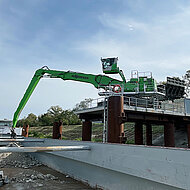 Elektrobagger 840 E und 855 E unterstützen im Hafenumschlag