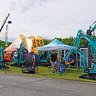 Großes Interesse aus allen Branchen: Kari und Kobelco auf der Demopark