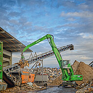 Neuer Umschlagbagger mit 17 m Reichweite