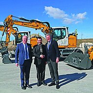 Neue Liebherr-Baumaschinen an Unternehmensgruppe Wolff & Müller übergeben