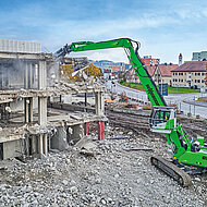 Tonnenschwer aufgerüstet: Abbruch-Spezialist mit neuer Bagger-Verstärkung