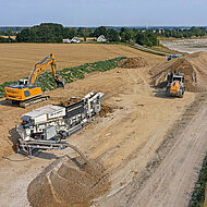 Nachhaltiger Straßenbau dank elektrischer Sieb- und Mischmaschine