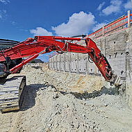 Präzisions-Duo: Querschneidkopf- und Kettenfräse im Einsatz