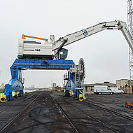 Neue Schwergewichte im Magdeburger Hafen