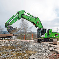 Neue Ausrüstungsvarianten für Abbruchbagger »830 E Demolition«