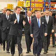 Britischer Premierminister eröffnet neues JCB-Werk