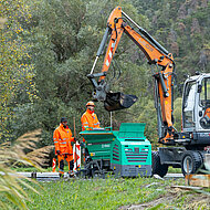 Mini-Fertiger für effiziente Bankettsanierung