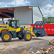 Radlader-Einsatz für »WA270-8« auf Recyclinghof