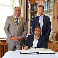 Indischer Generalkonsul Sugandh Rajaram zu Gast bei Goldhofer