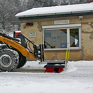 Hofsäuberung im Winter leichtgemacht