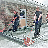 Demopark-Premiere für Pflasterverlegemaschine und Handhobel