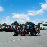 Rohde erweitert Flotte um kompakte Cat Radlader 906 