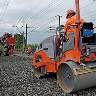 Schotterverdichtung mit Kompaktwalze