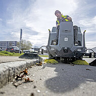 Aufsitzkehrmaschine auch als Akku-Variante