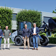 Radlader »908« im Jubiläums-Look für Berliner GaLaBauer