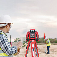 Zwischen Rotationslaser und Entfernungsmesser