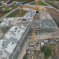 Auf der eigenen Baustelle hoch hinaus