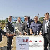 Grundsteinlegung für neue Fertigungshalle