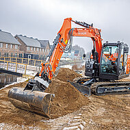 Elektrobagger im Mittelpunkt