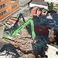 Abbruchbagger für Rückbau in der Innenstadt gemietet 